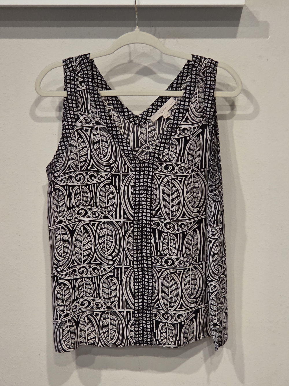 LOFT Black and White Printed Sleeveless V-Neck Dress